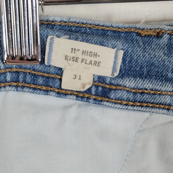 Madewell Distressed 11" High Rise Flare Jeans Size 31 - Picture 5 of 10